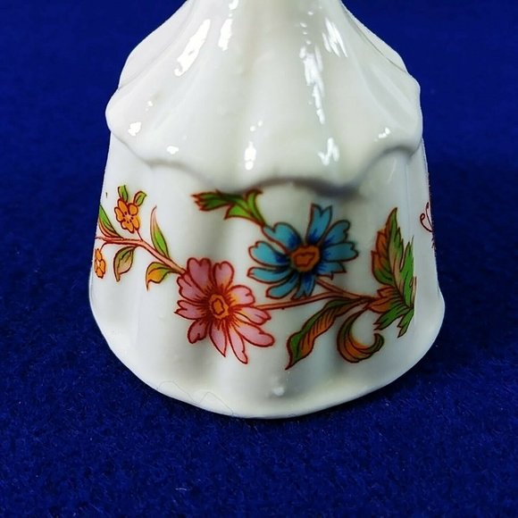 Aynsley Cottage Garden Porcelain Dinner Bell With Heart Shape Handle - Picture 4 of 8
